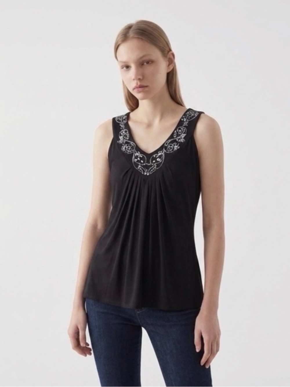White House Black Market Tank with White Embroidered V-Neck Size S